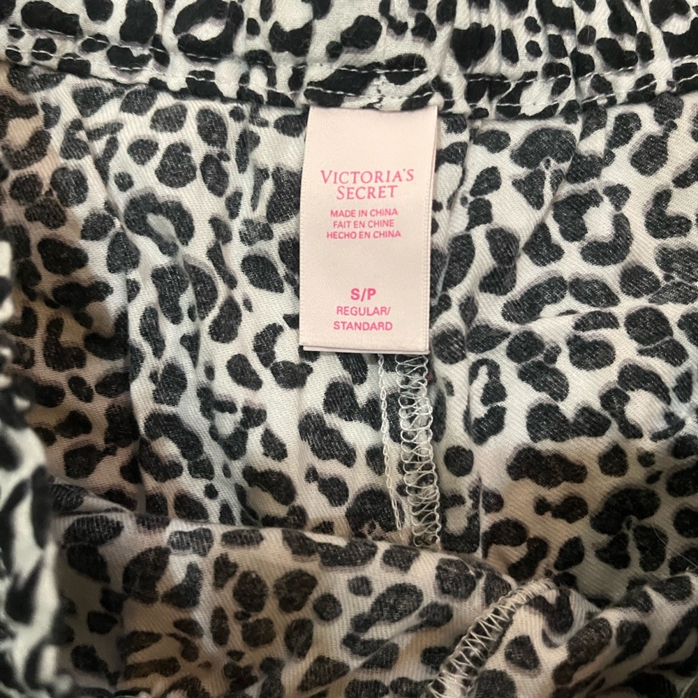 Victoria's Secret Womens Pajama Bottoms - Leopard and Pink - Picture 2 of 2